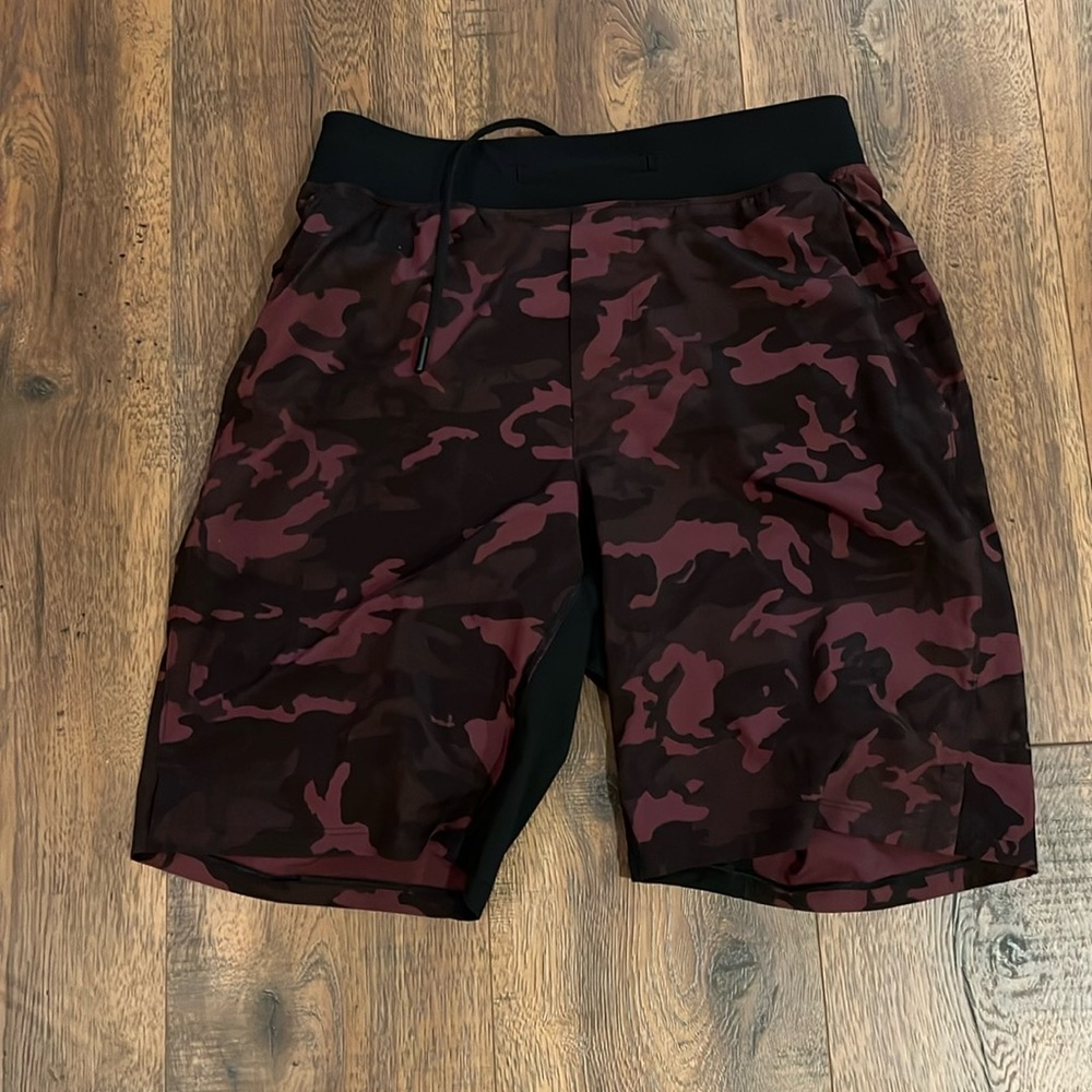 LuLuLemon Mens License to Train Small 9inch Shorts